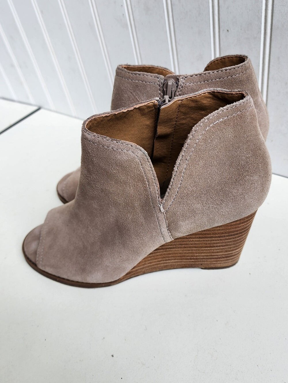 Lucky Brand Jezzah Peep Toe Suede Beige Tan Wedge Booties Ankle Boots Size 8 M - Picture 7 of 11